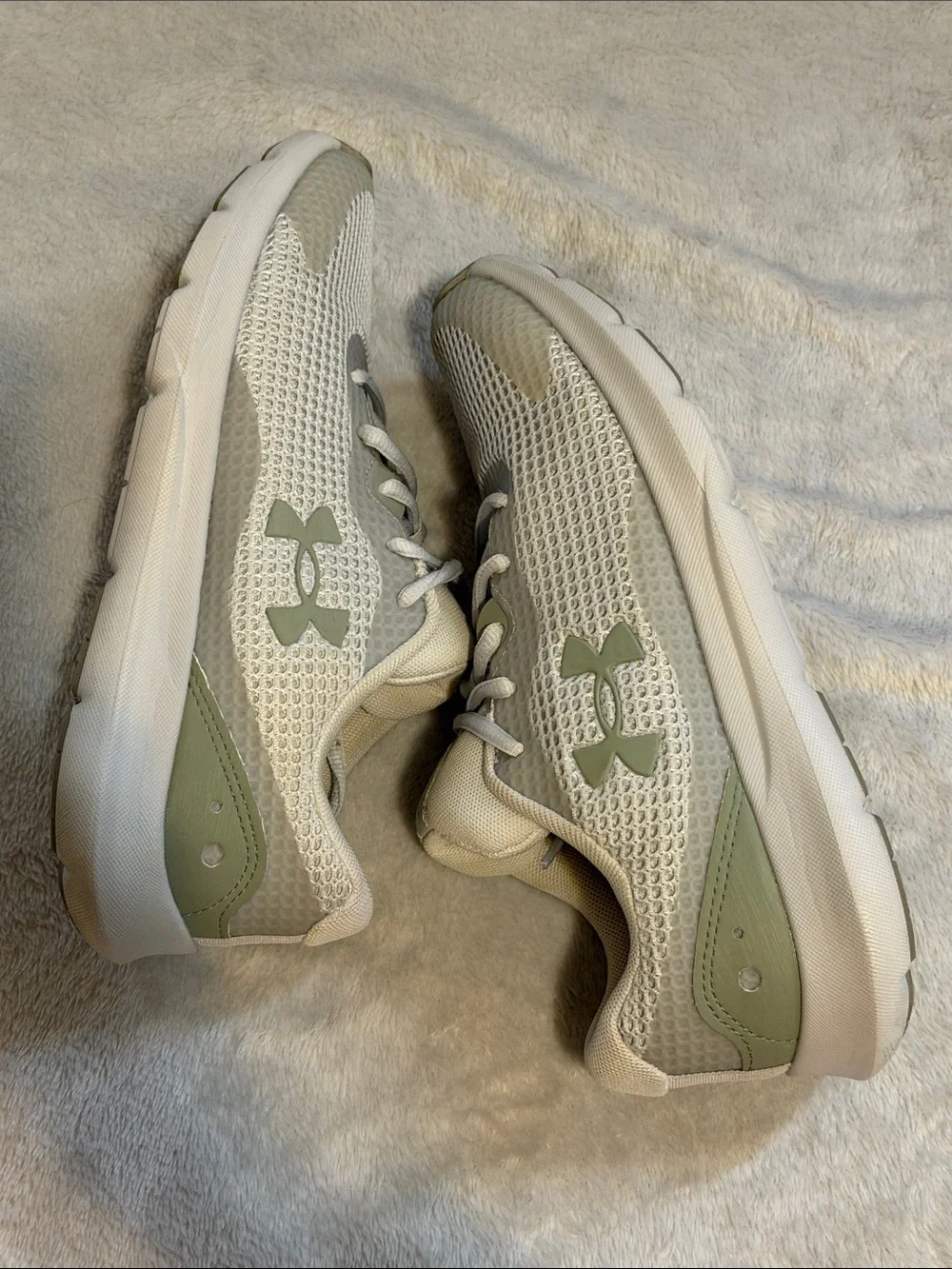 Under Armour woman’s Surge Running Sneakers — Light gray